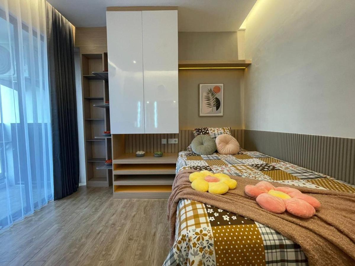 Stay.Vie Hotel Surabaya Bagian luar foto