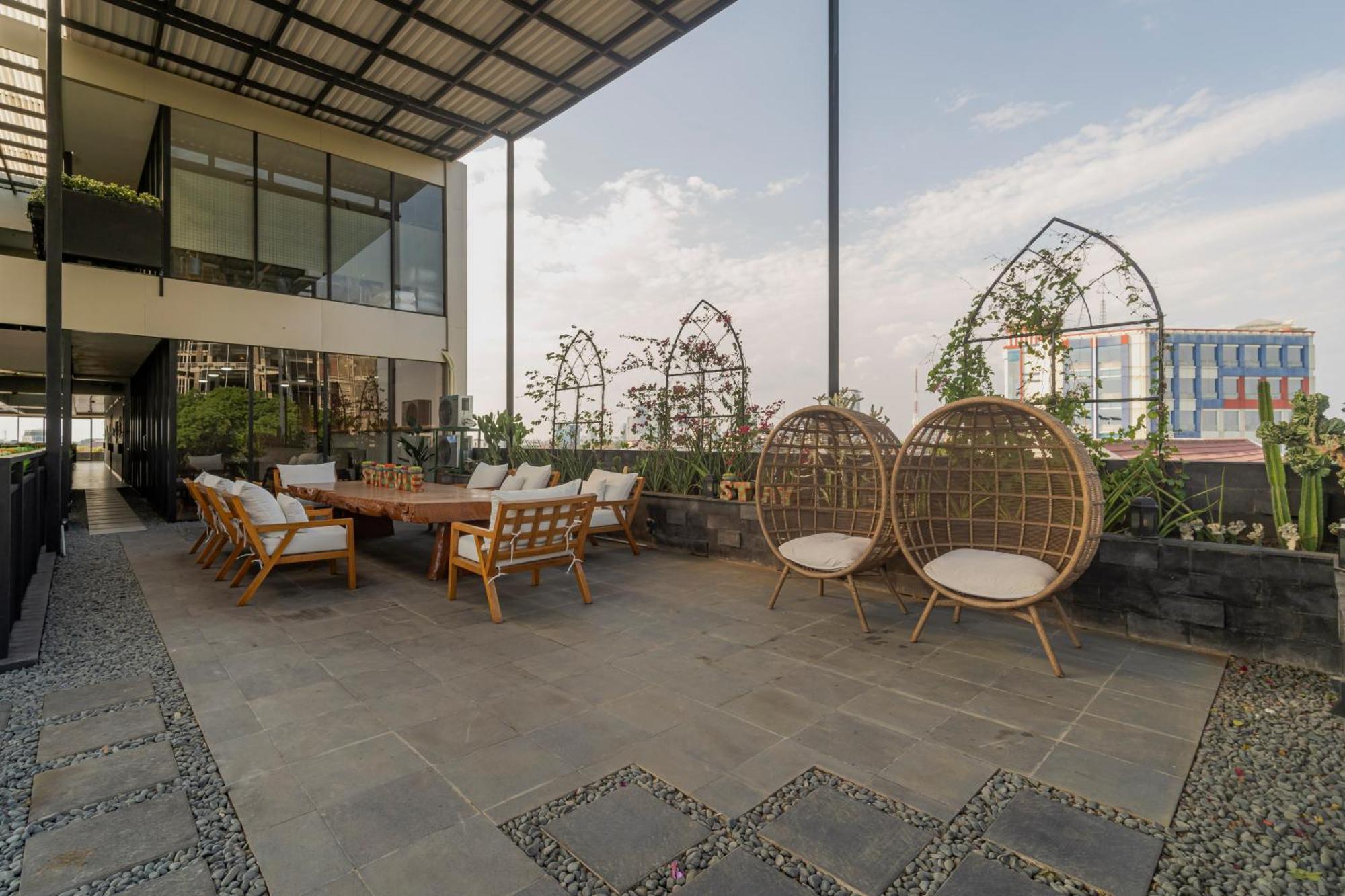 Stay.Vie Hotel Surabaya Bagian luar foto