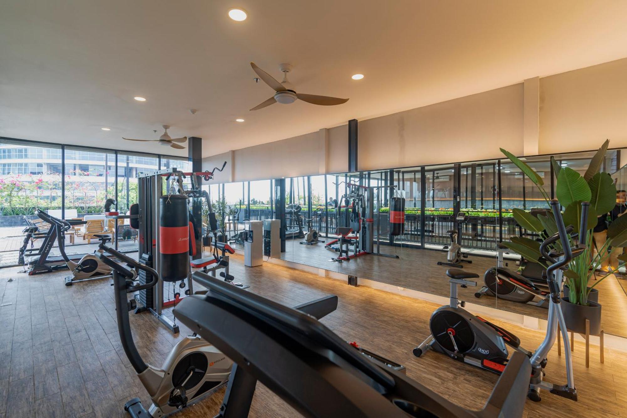 Stay.Vie Hotel Surabaya Bagian luar foto