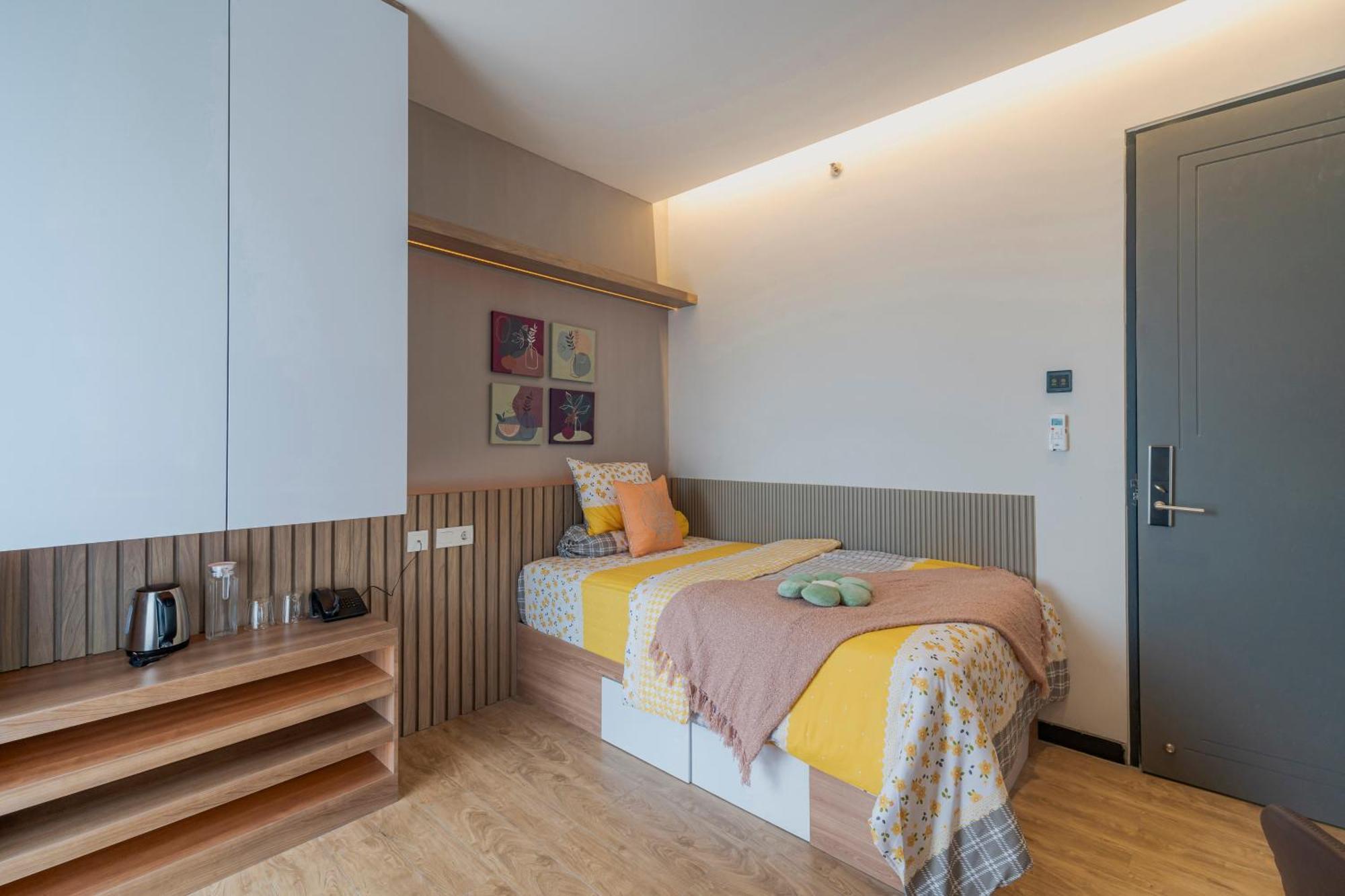 Stay.Vie Hotel Surabaya Bagian luar foto