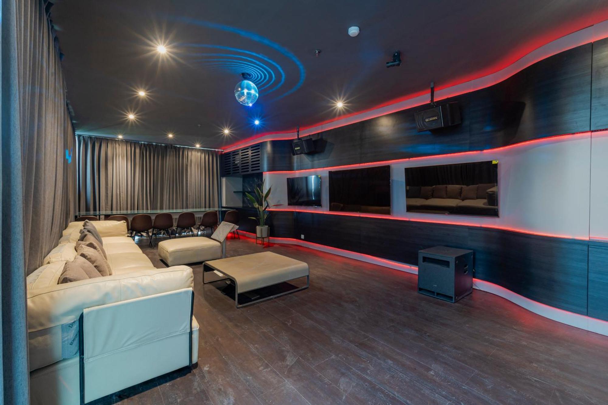 Stay.Vie Hotel Surabaya Bagian luar foto