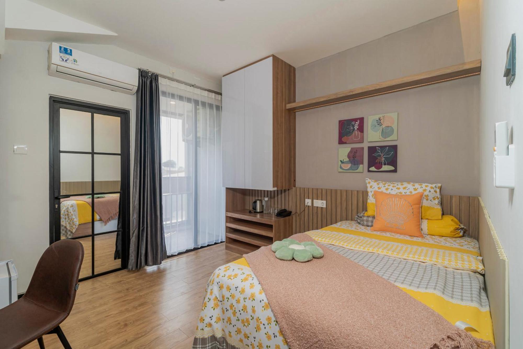 Stay.Vie Hotel Surabaya Bagian luar foto