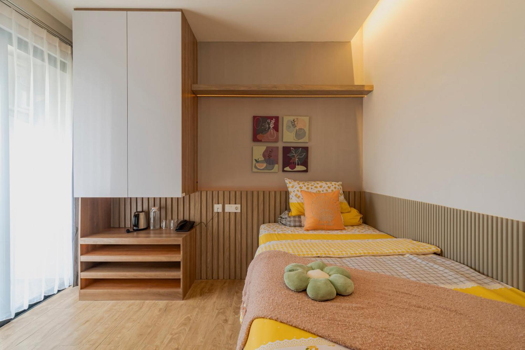 Stay.Vie Hotel Surabaya Bagian luar foto
