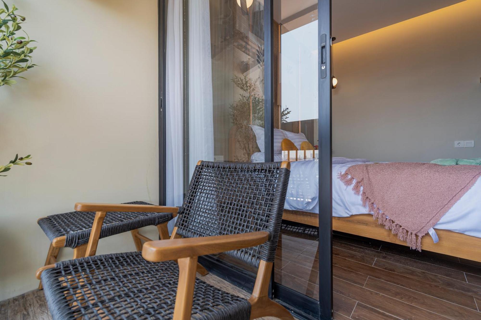 Stay.Vie Hotel Surabaya Bagian luar foto