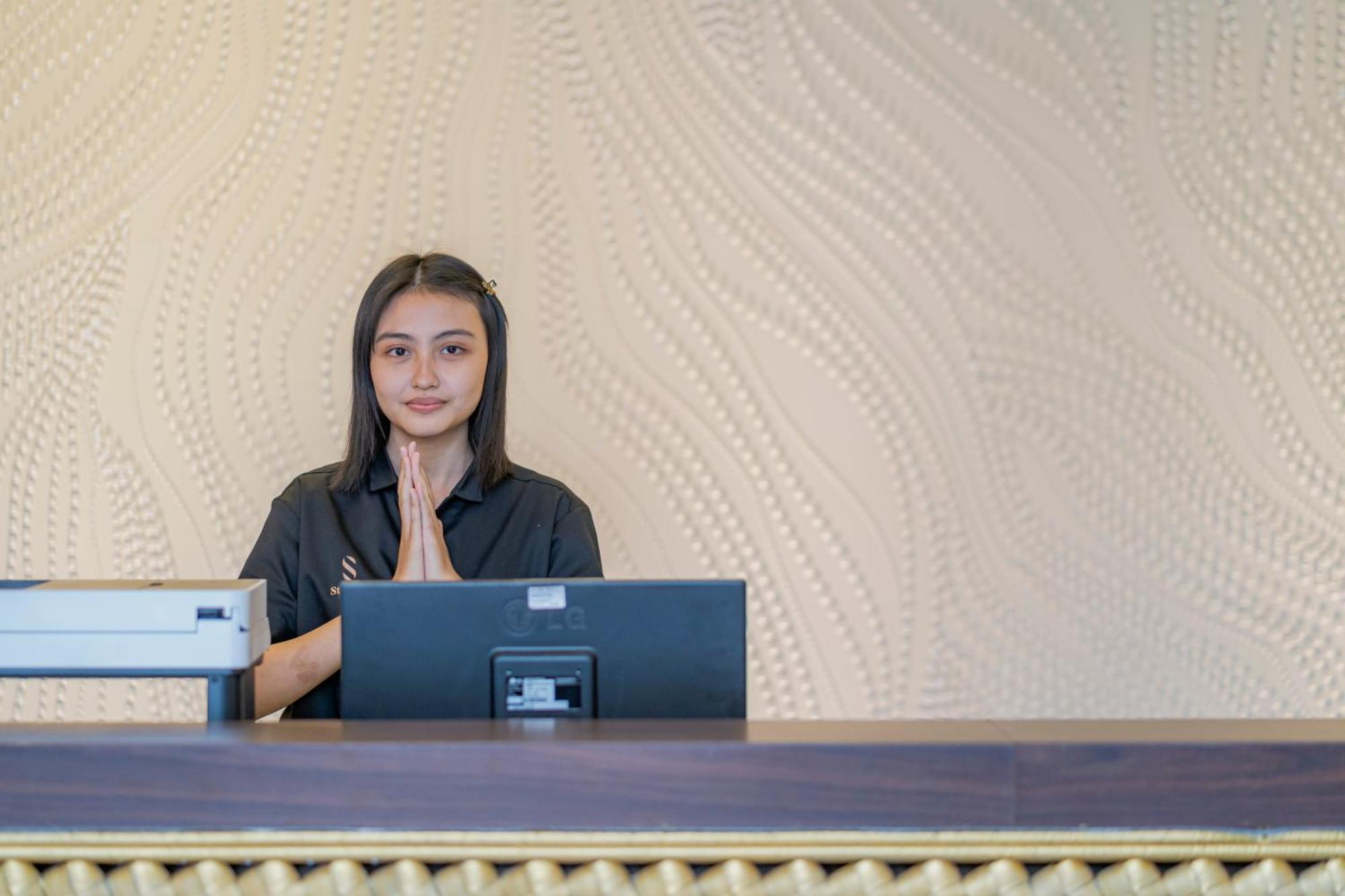 Stay.Vie Hotel Surabaya Bagian luar foto
